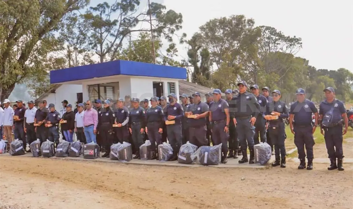 Las corporaciones de Policía, Vialidad y Protección Civil de Teopisca recibieron uniformes y equipo nuevo. Manuel Martínez / CP