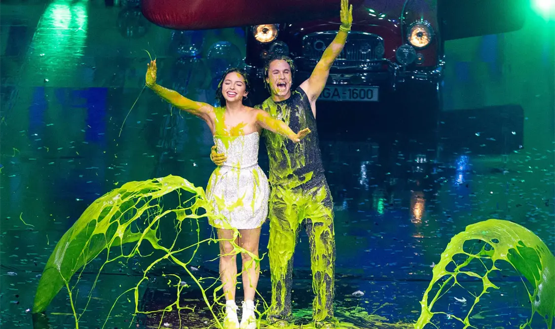 Abuchean a Ángela Aguilar en evento