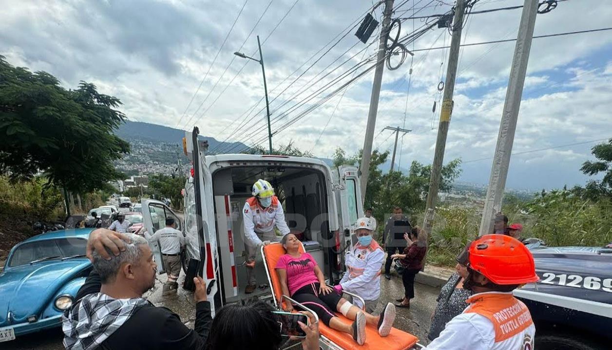 Patrulla provoca que motoristas derrapen