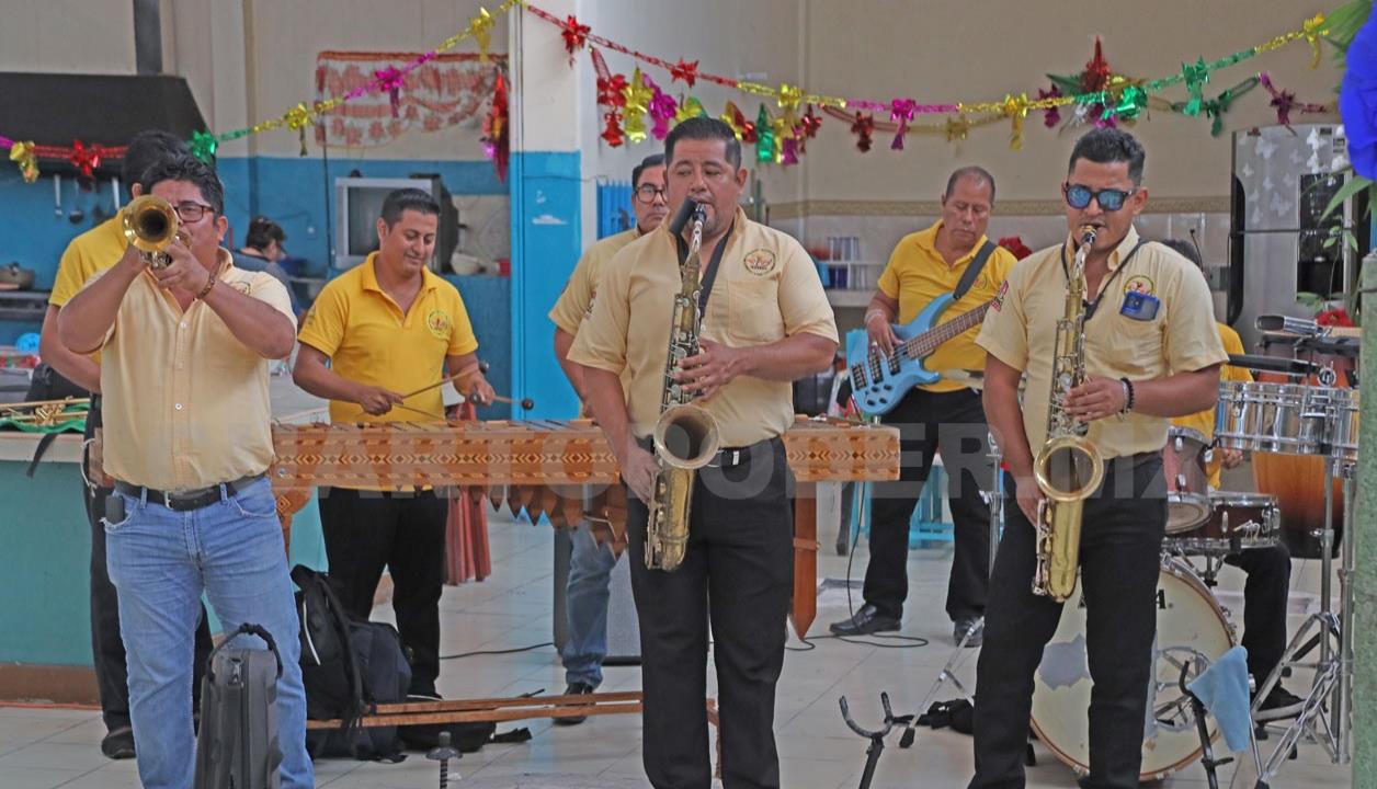 Celebran 72 años del Mercado de las Flores