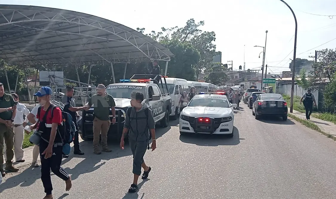 Impiden a caravana quedarse en Huixtla