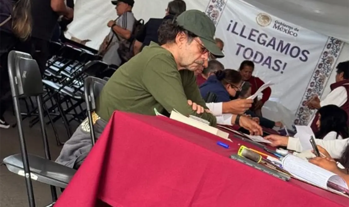 Captan a Quadri haciendo el registro para la pensión