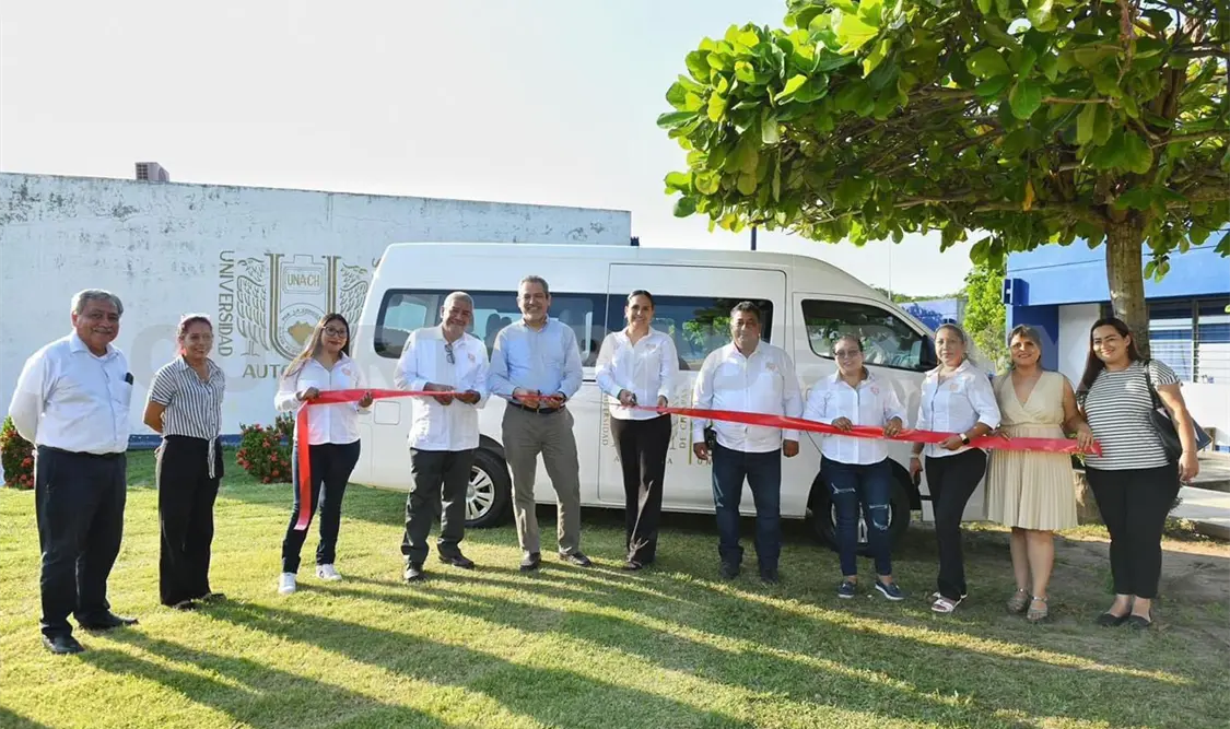 Entregan unidad de transporte a la Escuela de Ciencias