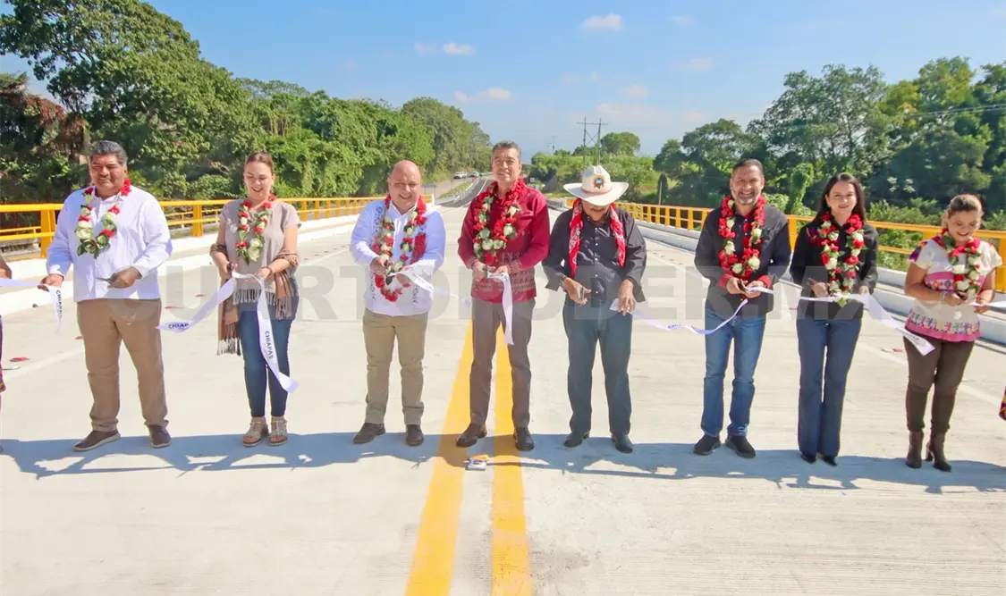 Rutilio Escandón inaugura el puente Río Blanco