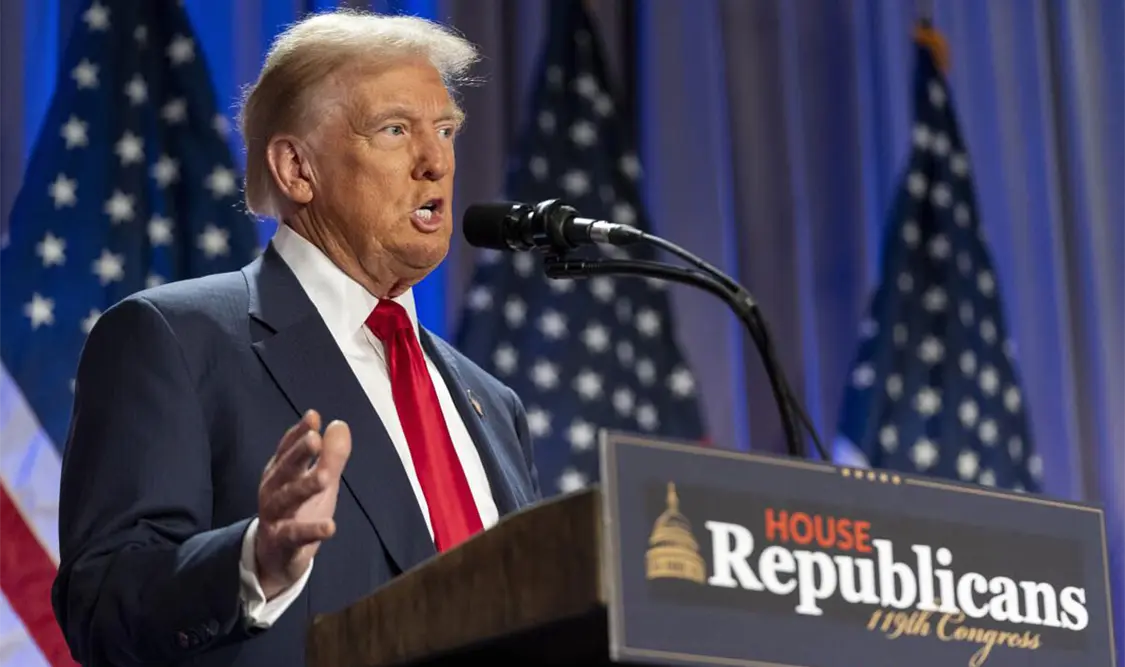 Trump contempla sustituir periodistas por blogueros