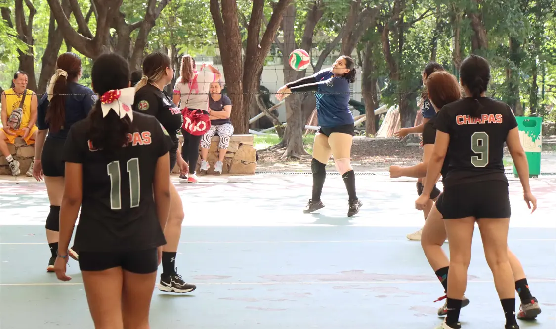 Tucanas Juvenil celebró su triunfo sobre Adlers Juvenil, destacando su juego coordinado. Carlos López/CP