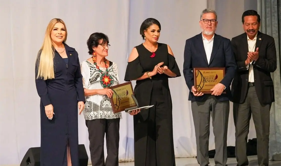 Otorgan Premio de Poesía Amado Nervo