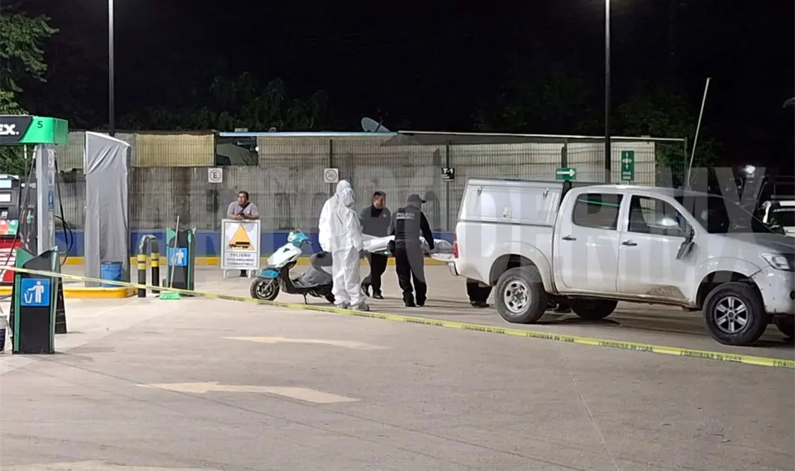 Ejecutan a balazos a un hombre en gasolinera
