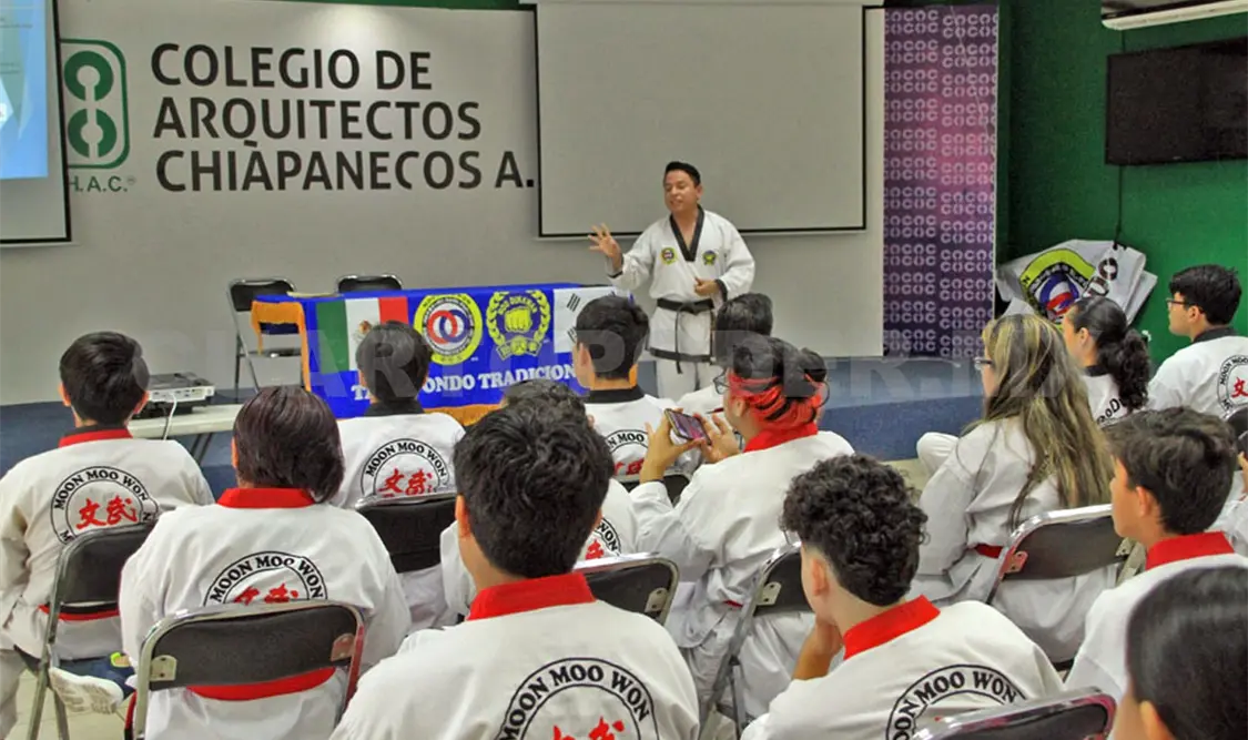 Imparten seminario de arbitraje