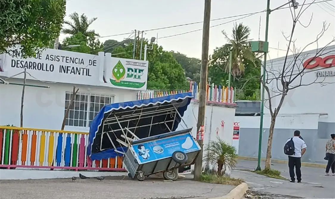 Ventoleras azotan al municipio de Arriaga