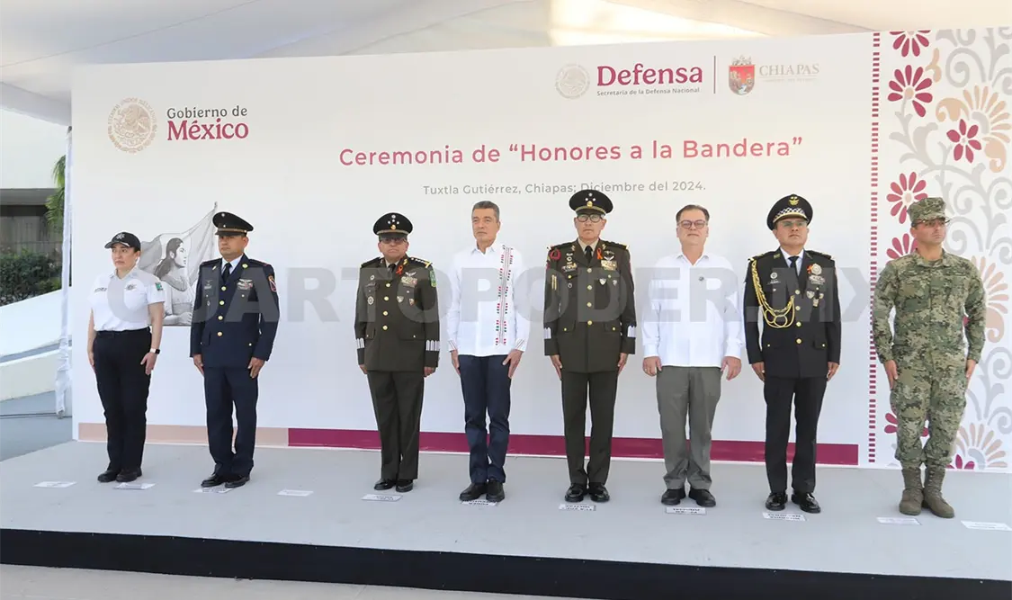Encabeza Rutilio Escandón Honores a la Bandera