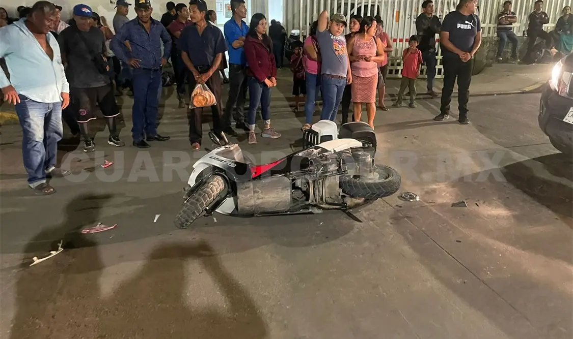 Conductora impacta a motoristas y la detienen