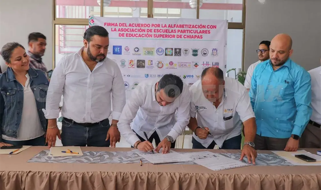 Firman escuelas privadas acuerdo por la alfabetización