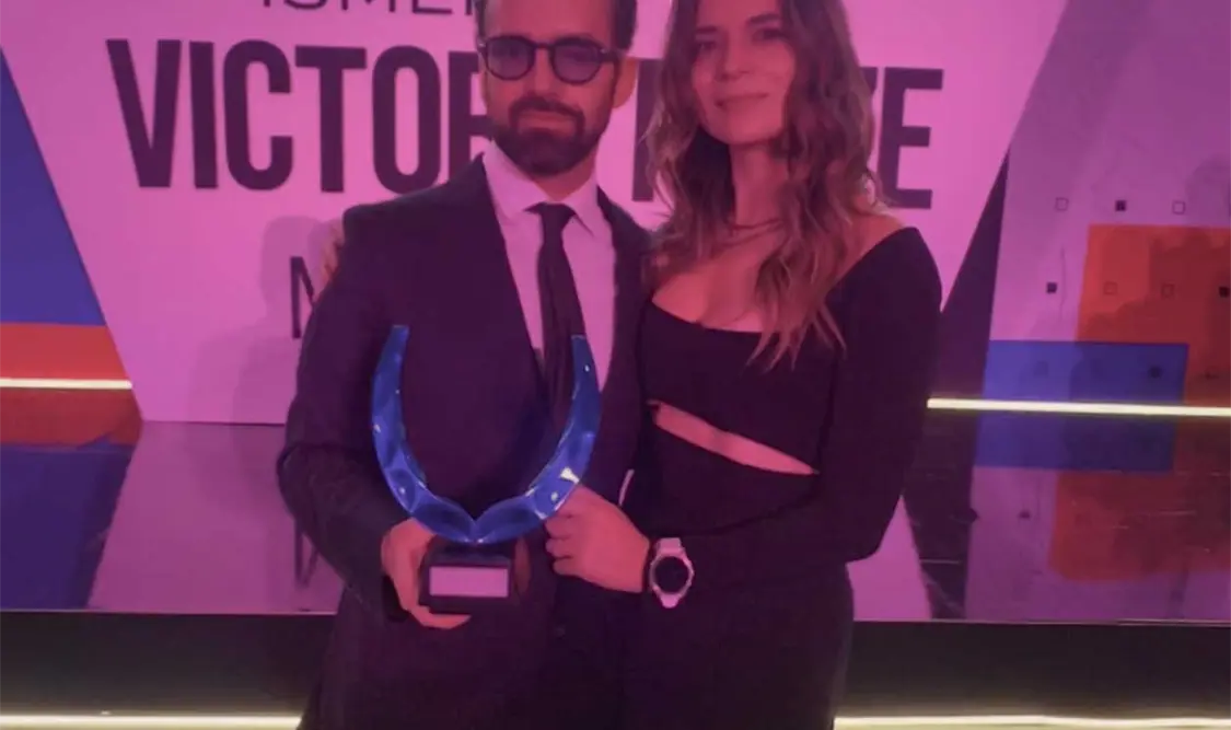 Hugo Oliveras recibe el Victory Prize