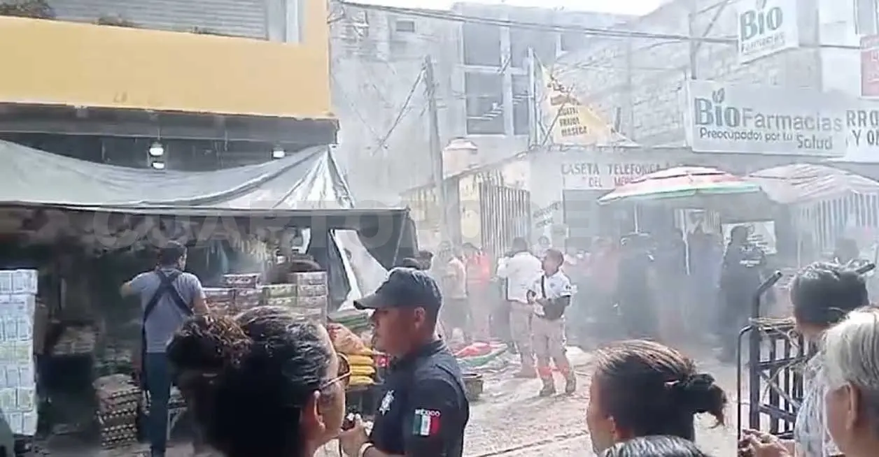 Explotan juegos pirotécnicos en mercado público