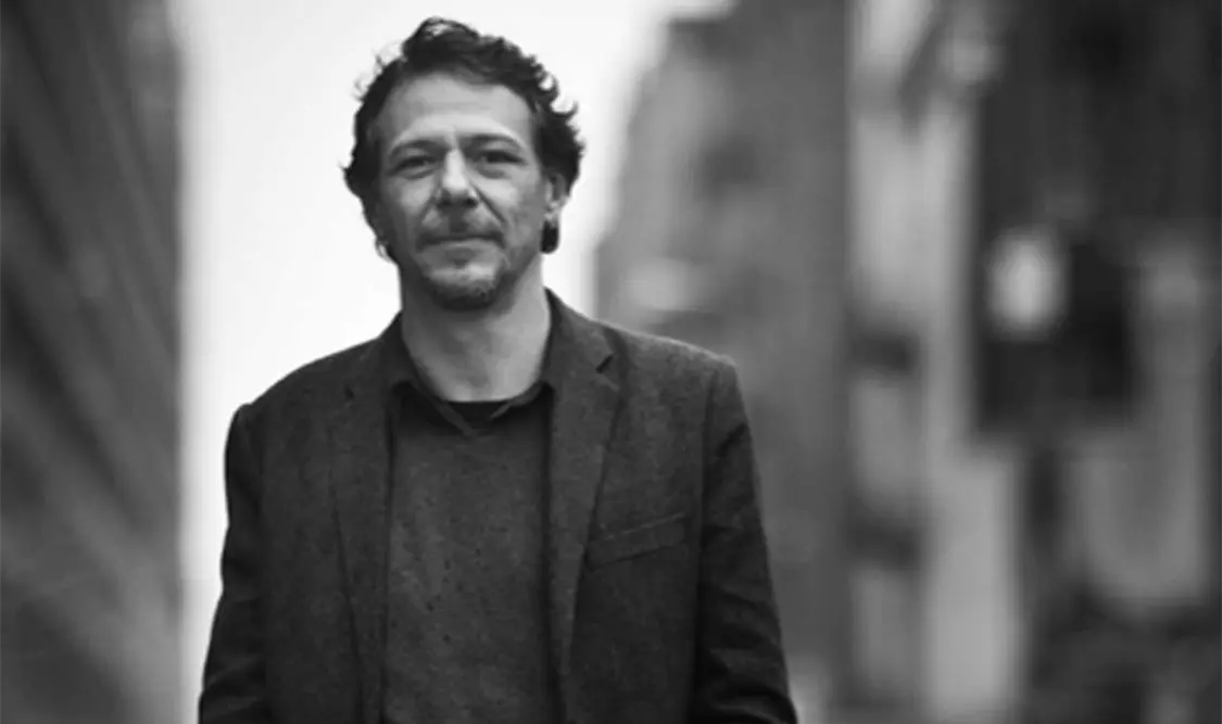El diario describió esta novela histórica sobre el encuentro entre Hernán Cortés y Moctezuma como poseedor de un humor “diabólicamente descarado” y “seco”. Cortesía