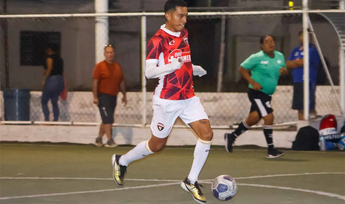 Eloteros FC tomó la delantera temprano, pero Deportivo Sumedic respondió con intensidad. Alan Pola/CP