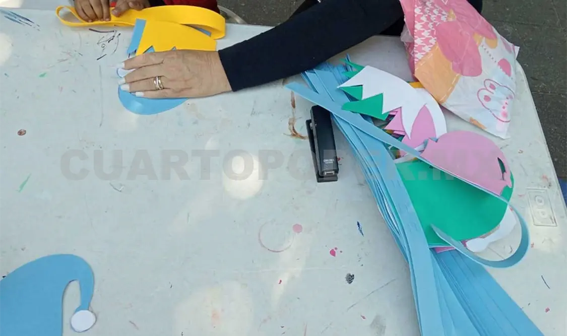 La actividad consistió en la elaboración de gorritos navideños. Darwin Mendoza/CP