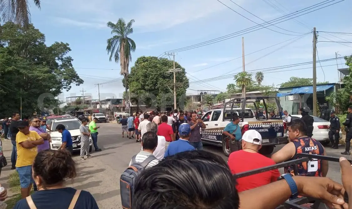 Maestros y polícias: a punto de los golpes