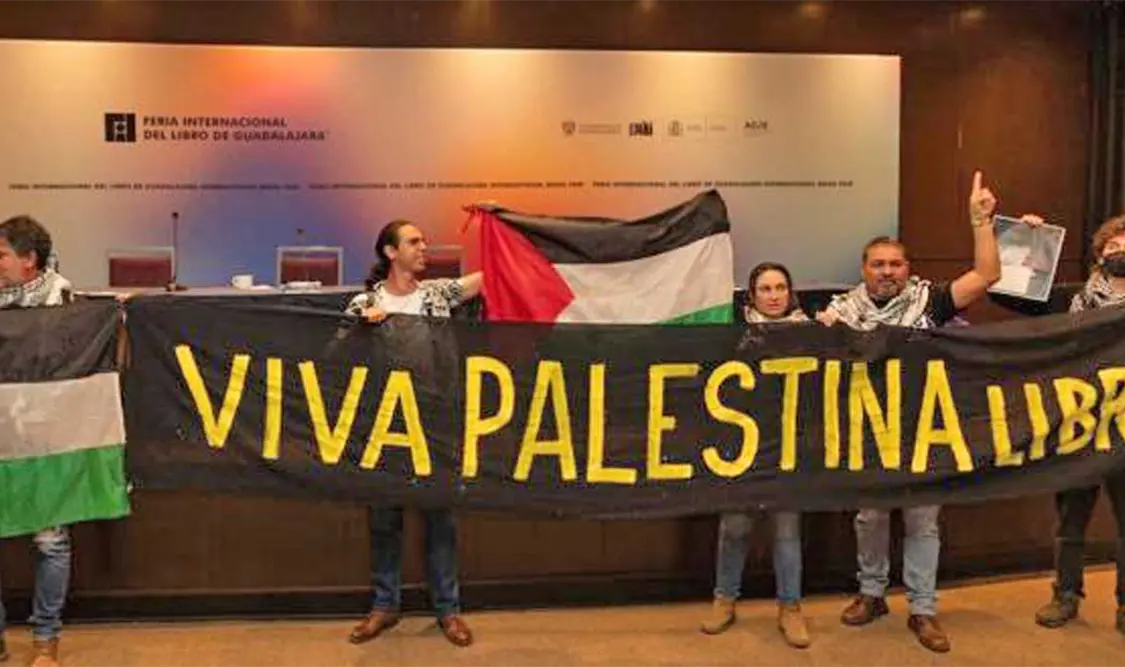 Una manifestación a favor de Palestina se dio durante la charla “Instrucciones para hablar de Medio Oriente”. CP
