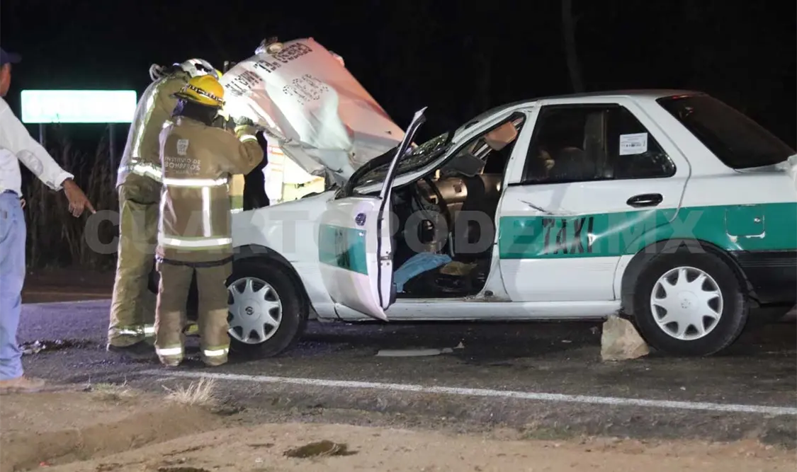 Taxi embiste a ganado suelto en tramo carretero