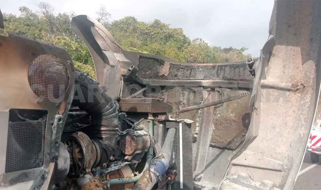 Se registra conato de incendio en un tráiler