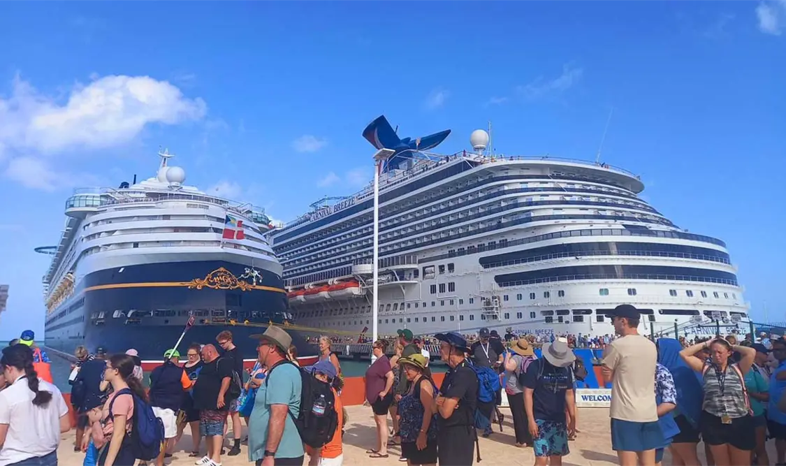 Senador arremete contra cobro de 42 dólares a turistas de cruceros. Cortesía