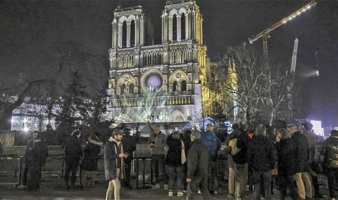 La emblemática catedral de Notre Dame abre nuevamente sus puertas al mundo, completamente restaurada tras el devastador incendio. Cortesía