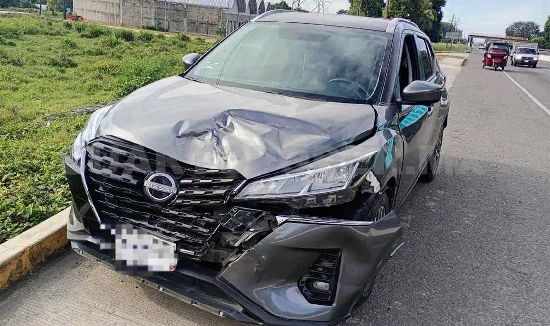 Una SUV y un automóvil sedán chocaron por alcance en el tramo Tapachula-Tuxtla Chico. Víctor Sánchez / CP