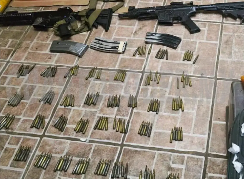 Decomisan armas de fuego y estupefacientes