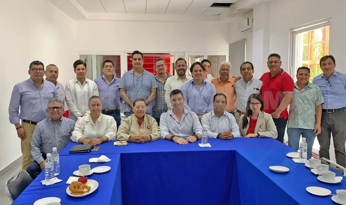 Se reúne Luis Pedrero con liderazgos de Canacintra y Canaco
