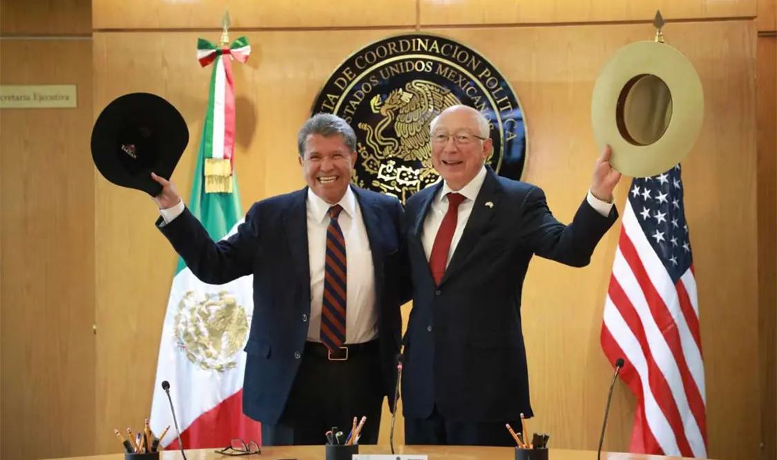Ken Salazar se reúne con Monreal