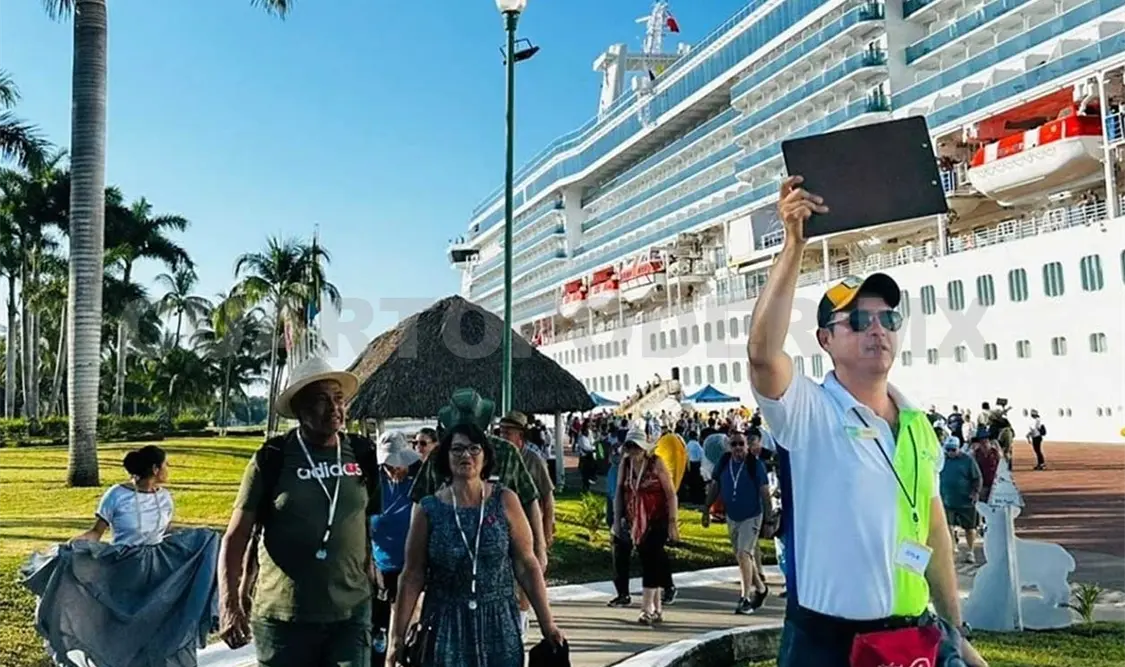 Arriba crucero turístico Coral Princess