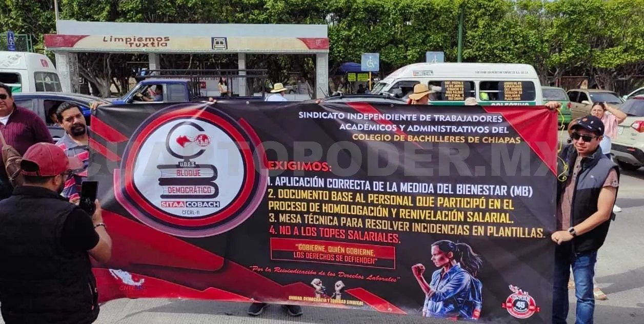 Trabajadores se manifiestan en la Dirección General