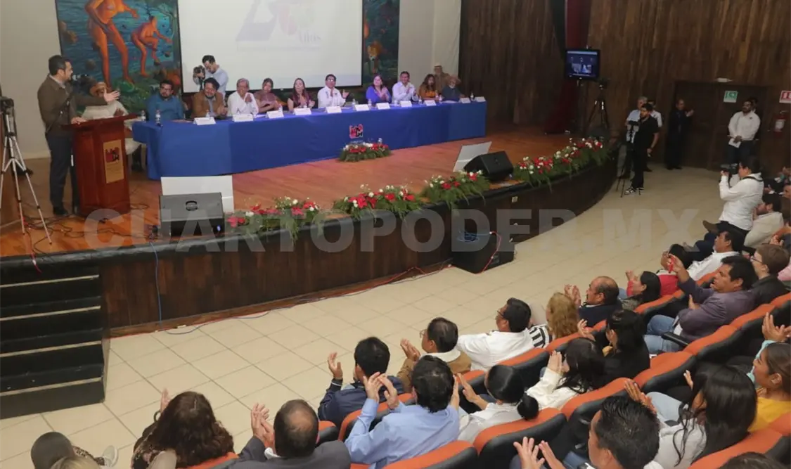 Acude Mandujano Ayala a celebración de la Unich