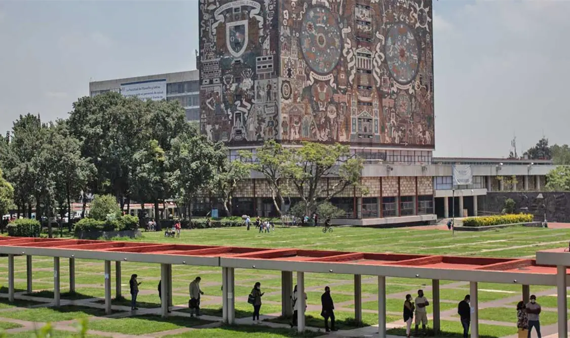 Ordenan a UNAM detener indagación contra ministra