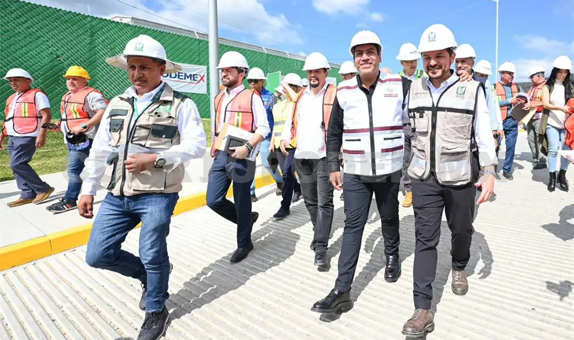 Supervisan Eduardo Ramírez y Zoé Robledo el HGZ No. 13