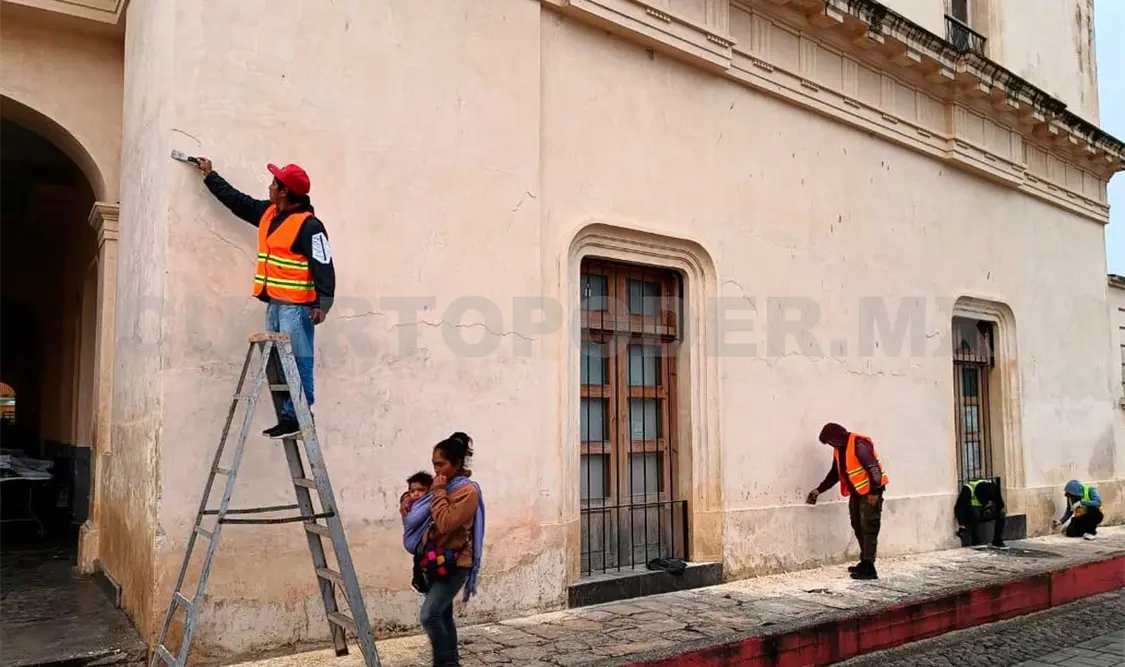 Retira grafitis en monumentos de SCLC