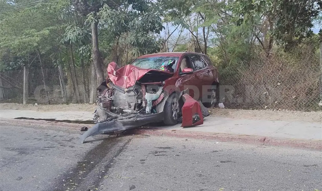 Pierde el control por ir a exceso de velocidad