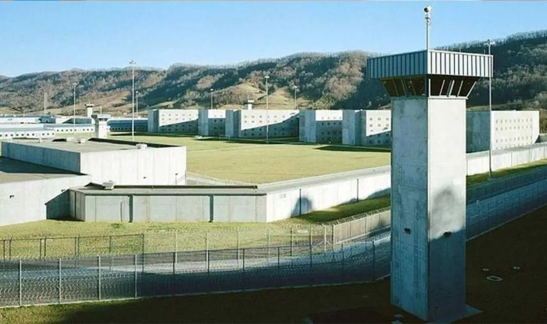 Ingresan a García Luna en penal de alta seguridad