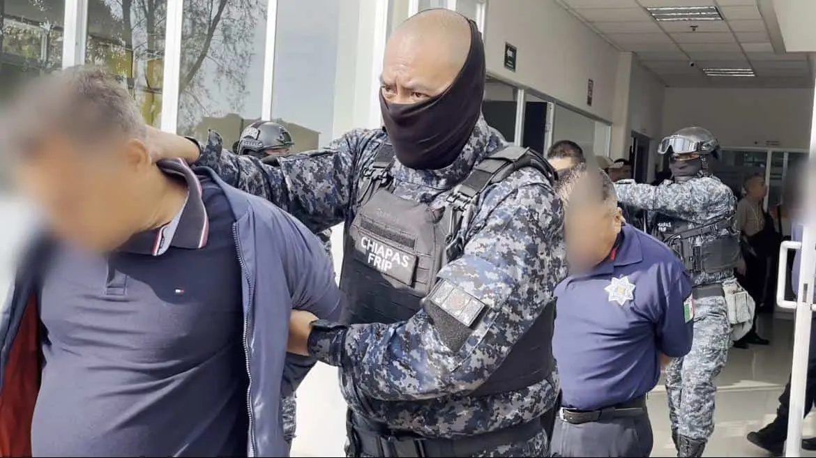 *SSPC, FGE Y SSP detienen a nueve policías municipales y dos policías de investigación, presuntamente por el delito de desaparición forzada*