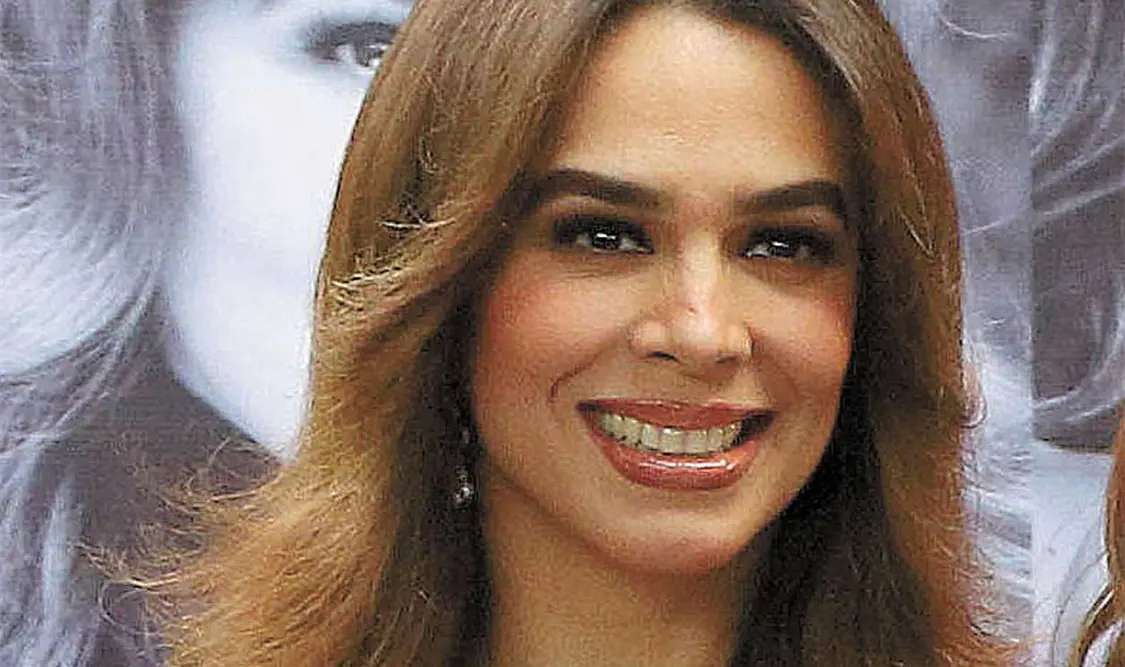 Biby Gaytán pisa el acelerador