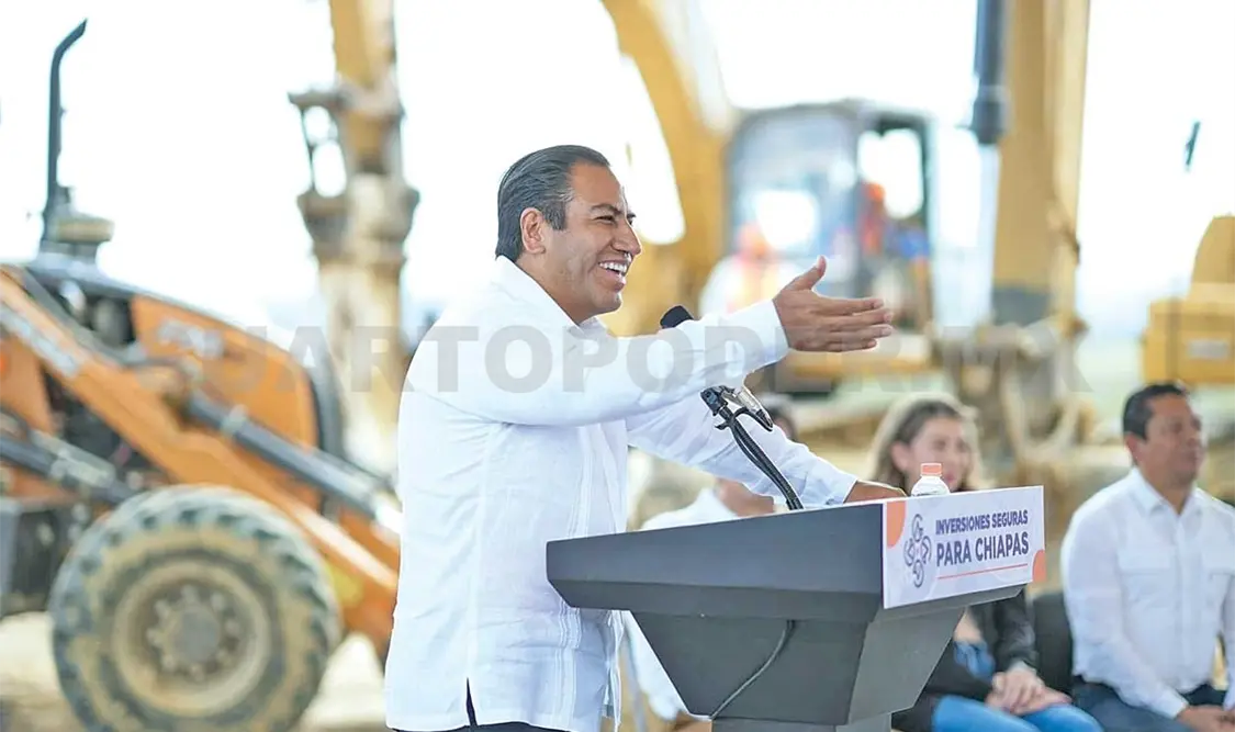 Eduardo Ramírez Aguilar encabezó la colocación de la primera piedra del Parque Industrial Chiapas. CP