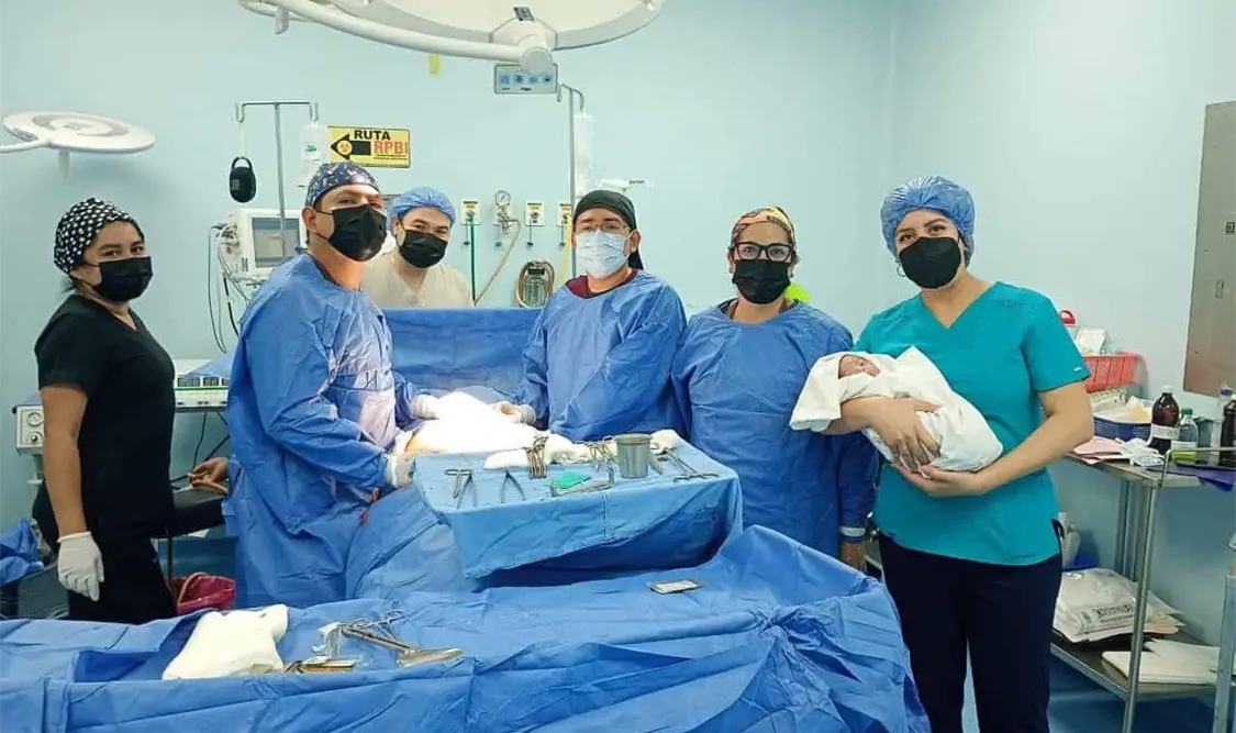 IMSS Bienestar da la bienvenida a la primera bebé del 2025, nació en el Hospital Regional Dr. Rafael Pascasio Gamboa en Chiapas