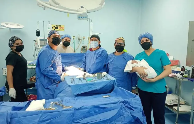 IMSS Bienestar da la bienvenida a la primera bebé del 2025, nació en el Hospital Regional Dr. Rafael Pascasio Gamboa en Chiapas