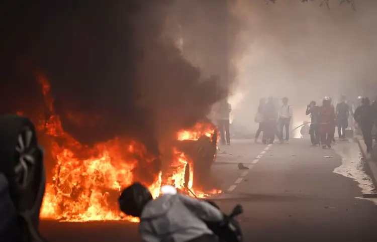 Disturbios en Francia; suman 420 detenidos