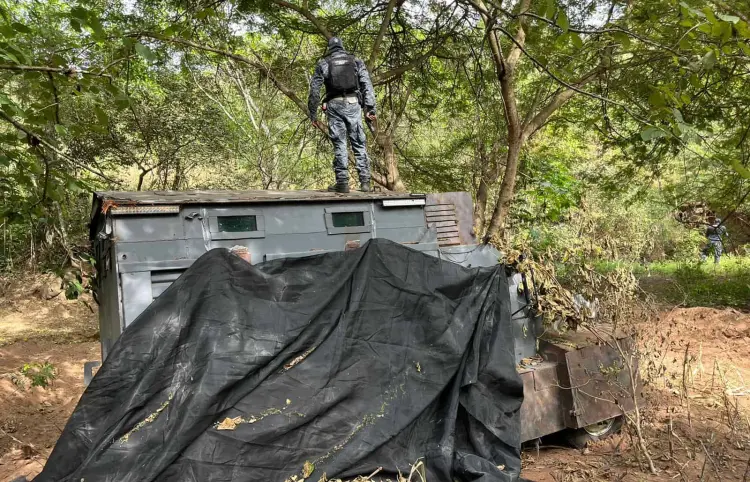 En operativo sorpresa, detienen a tres personas y hallan bodega de "vehículos monstruos" en Frontera Comalapa