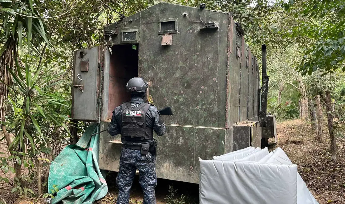 En operativo sorpresa, detienen a tres personas y hallan bodega de “vehículos monstruos” en Frontera Comalapa