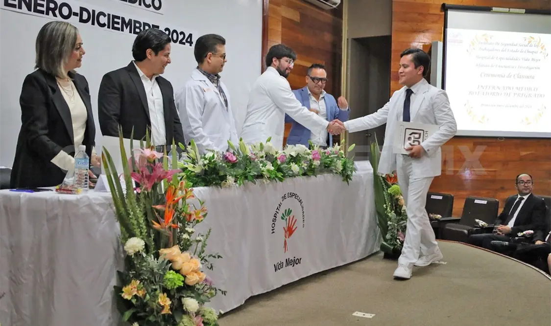 Concluyen 19 médicos su Internado Rotatorio