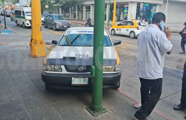 Semaforazo salda con una persona lesionada